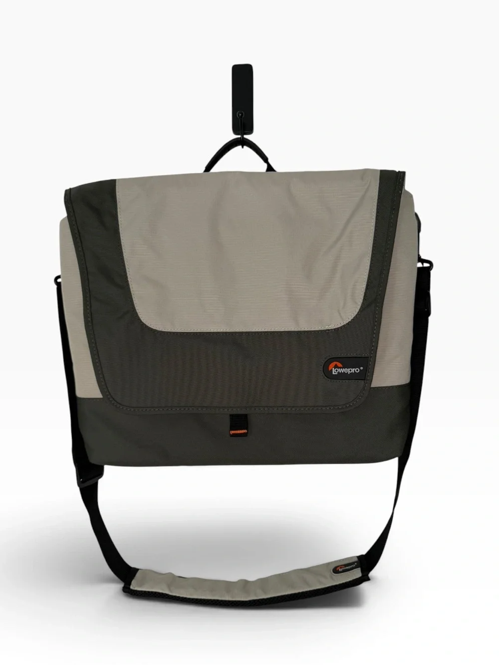 Lowepro Slim Factor M Laptop Messenger Shoulder Bag Padded Fits 14” Laptop NWOT